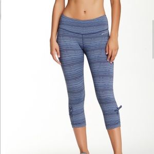 NWOT Brooks Urban Run Capri Pant, size xs.